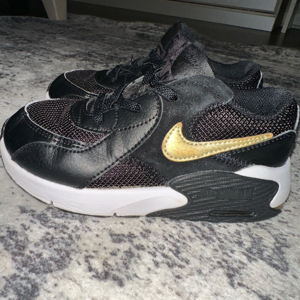Toddlers Nike Kids' Black and Gold Air max Athletic Shoes